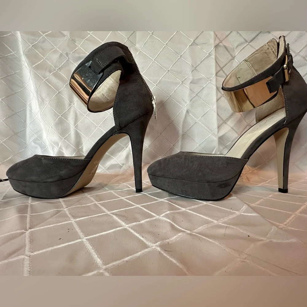 Beautiful Aldo Grey Suede Platform Heels with Gold Metal Accents, Size 9 - Picture 3 of 15